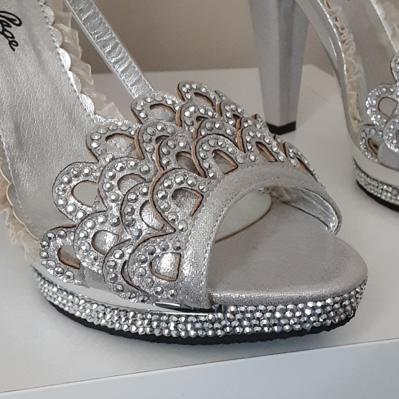 Heels - Picture 3 of 5